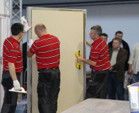Osadzanie płyty wielkoformatowej na ścienie - łatwe układanie z&nbsp;zaprawą Sopro FKM(R) XL, Sopro