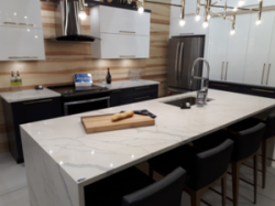 Inspiracje wnętrzarskie z&nbsp;materiałami Calacatta w&nbsp;roli głównej 