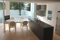 Blat Gobi Grey Mat w&nbsp;nowoczesnej kuchni Fot: Technistone